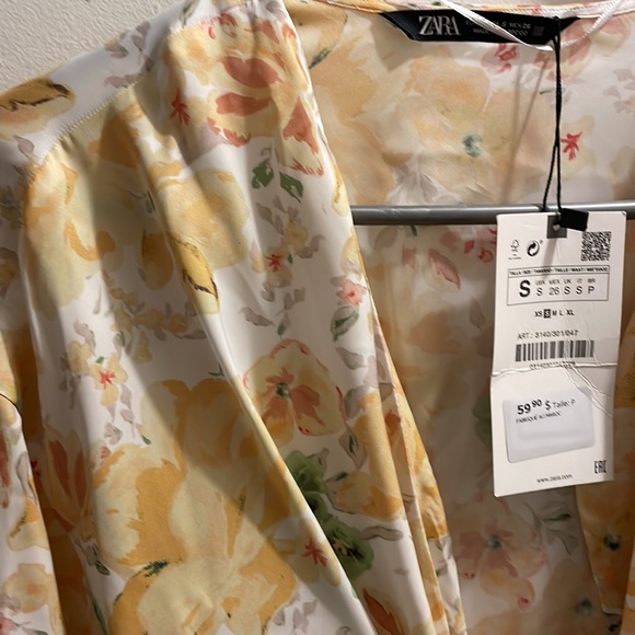 Yellow flower mini dress - Picture 2 of 3